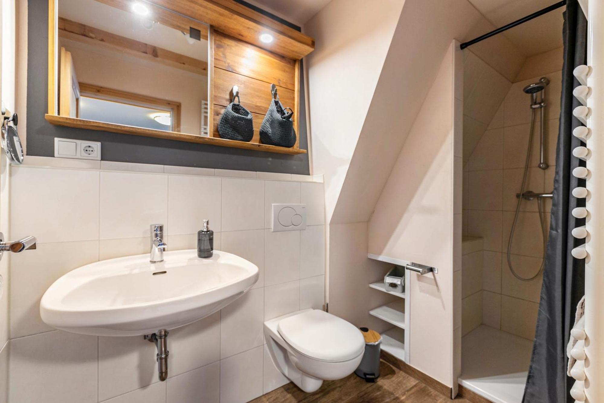 Blauquarz Und Rauchquarz Apartment Reussenkoge Luaran gambar